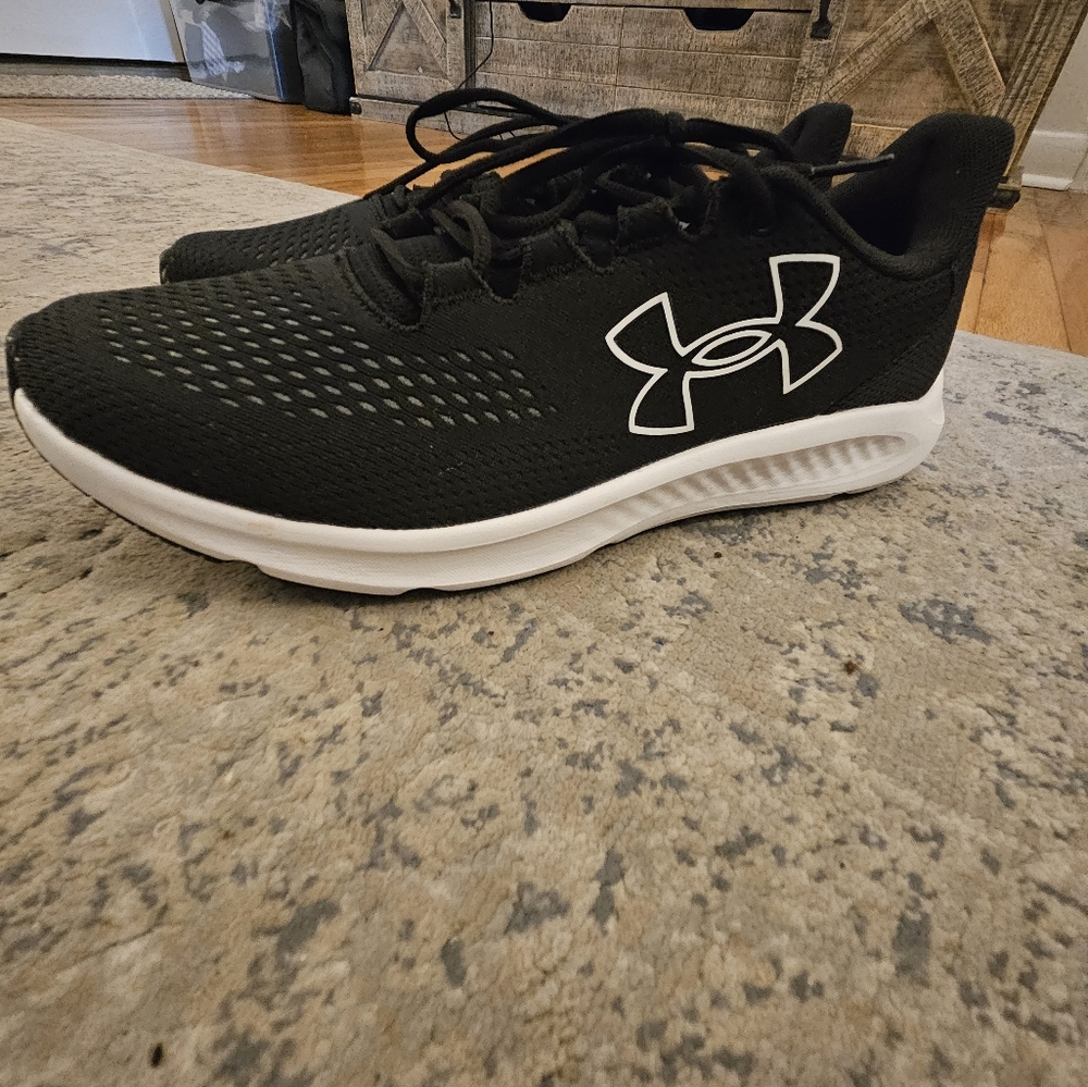 NWOT Under Armour , size 11